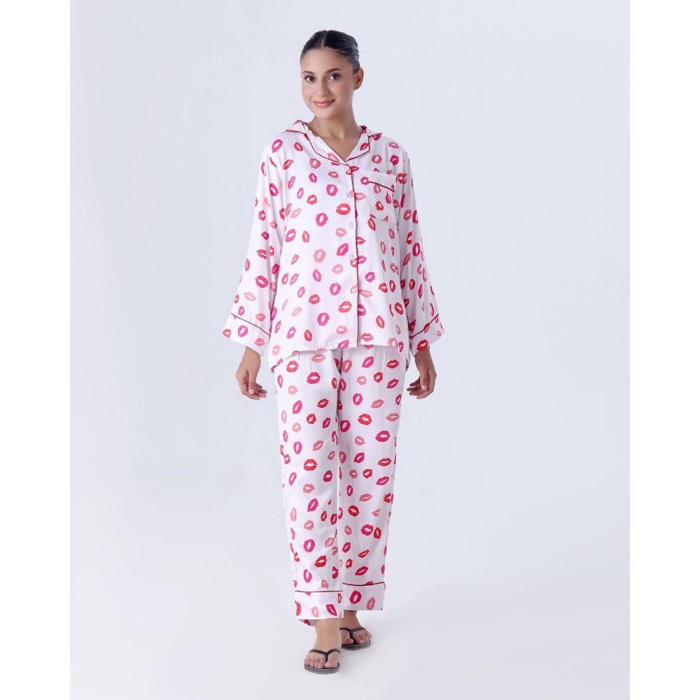 Sajiero Women's Full-Sleeves Pajama Suit With Scrunchie, Silk, Lush Lips, White
